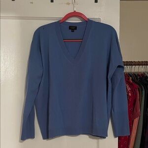 J. Crew V-Neck Boyfriend Sweater in Everyday Cashmere, blue size medium